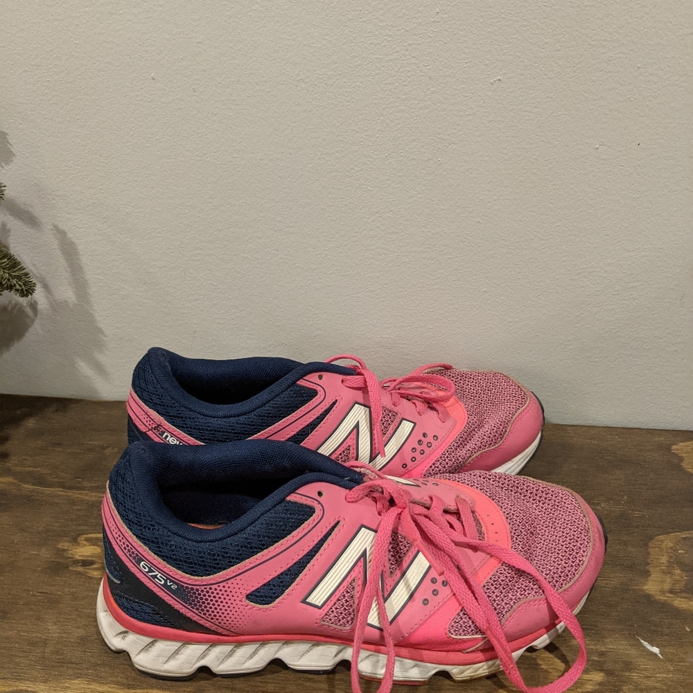 NewBalance 675v2 pink and navy blue running shoes, sneakers, size 8